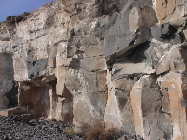 黑色玄武岩矿山(Basalt Quarry)
